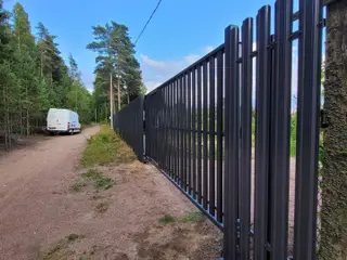 Забор из штакетник типа заборы из штакетника высотой 2 м, установлен в Выборг (фотоотзыв клиента) — фото 1 (5 из 5)
