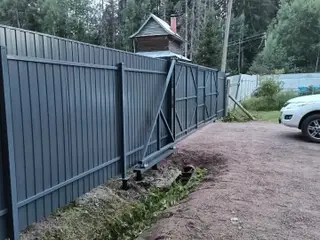 Забор из профнастил типа заборы из профнастила высотой 2 м, установлен в СНТ Ручьи (фотоотзыв клиента) — фото 1 (1 из 2)