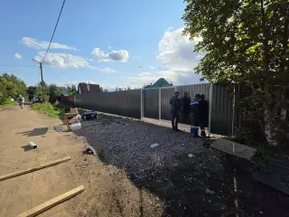 Забор из профнастил типа заборы из профнастила высотой 2 м, установлен в Пушкин (фотоотзыв клиента) — фото 1 (2 из 3)