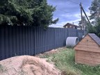 Забор из евроштакетника в деревне Васкелово