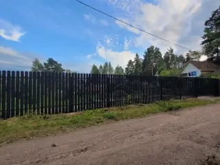 Забор из штакетник типа заборы из штакетника высотой 2 м, установлен в Выборг (фотоотзыв клиента) — фото 1 (1 из 5)